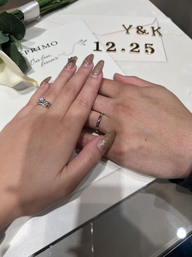 購入時にスタッフさんが装飾品を貸して下さり撮影しました。