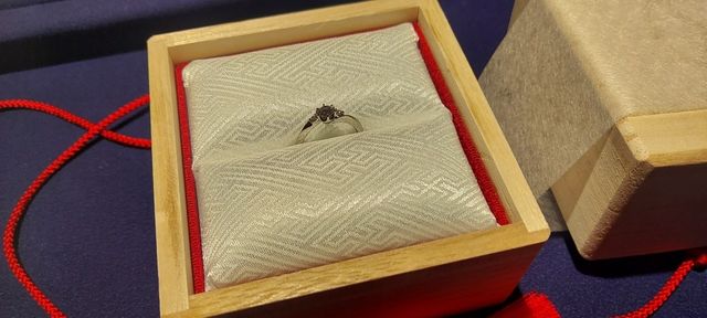 婚約指輪受け取り時です。
和を感じさせ素敵です
