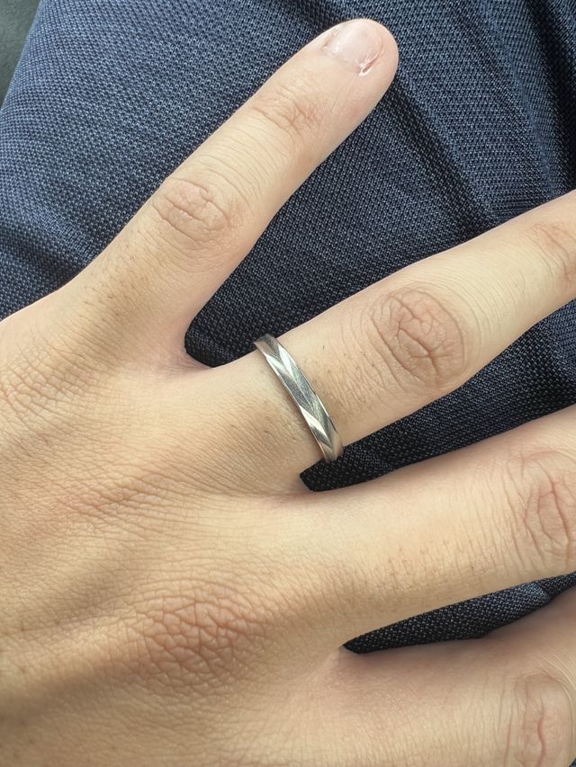 指輪着用時の写真です。