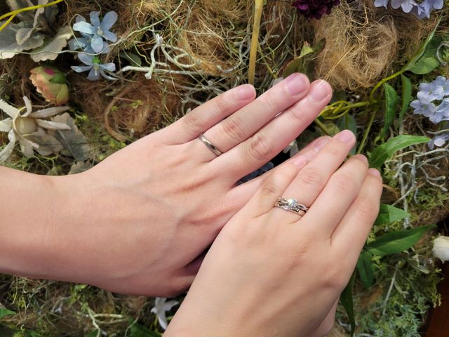 婚約指輪と重ねづけした状態