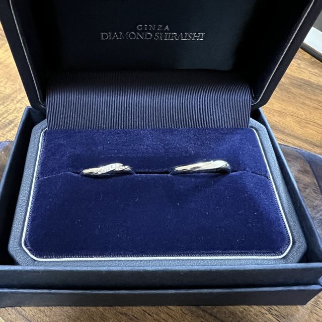 新郎の方は新婦のダイヤのデザインの部分をマット加工にした。