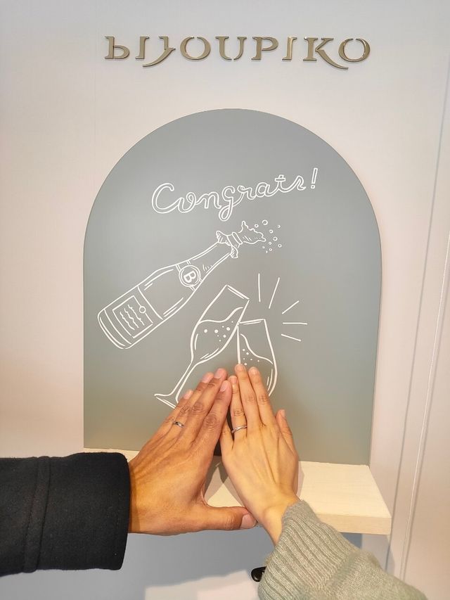 受取した店舗で初めて着用し撮影してもらった一枚です。