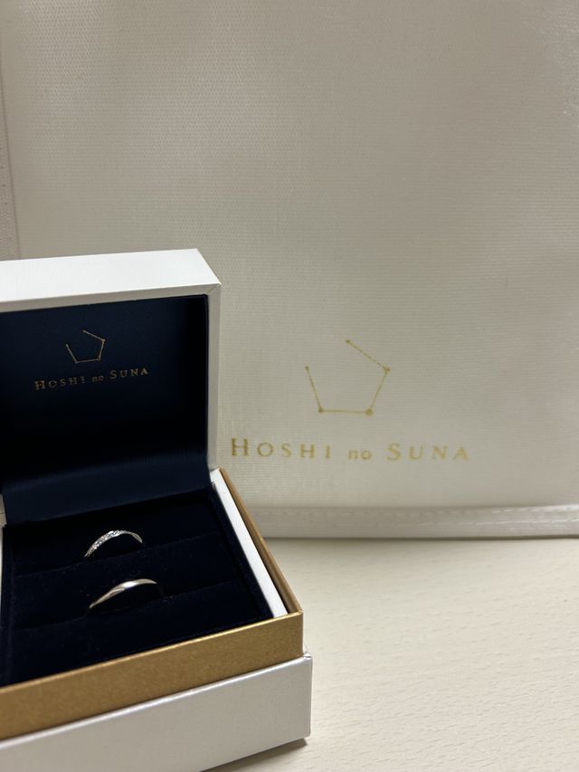 指輪とノベルティーのトートバックです。