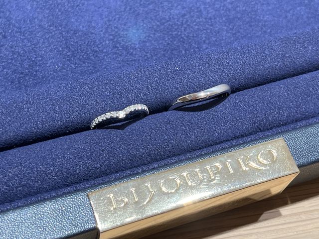 ブランドは違いますが、形は同じにしました。