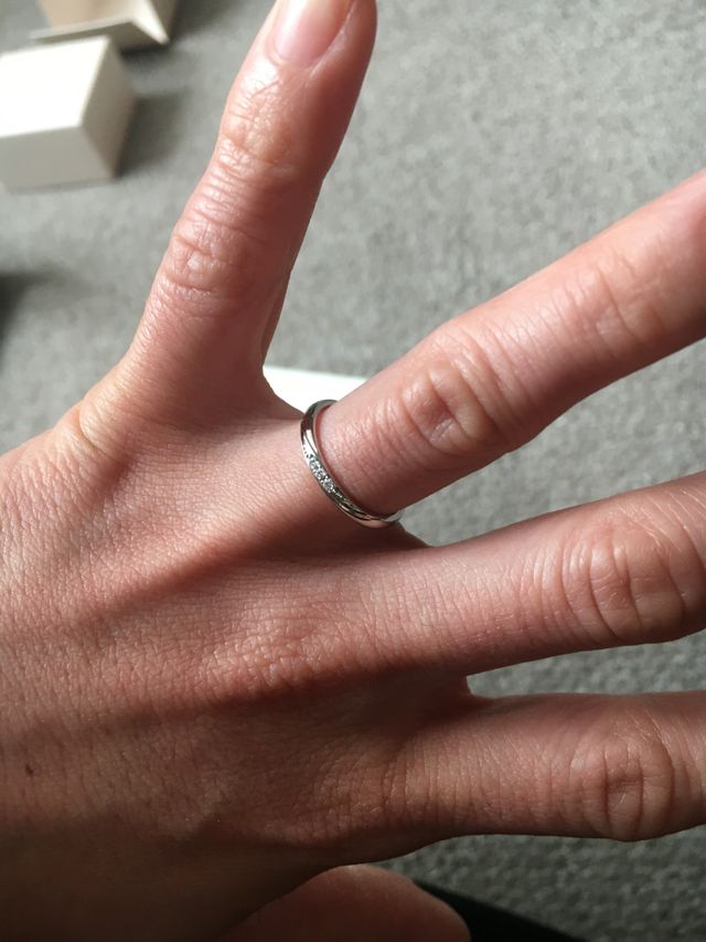 結婚指輪、新婦方、ケイローン、3石です。