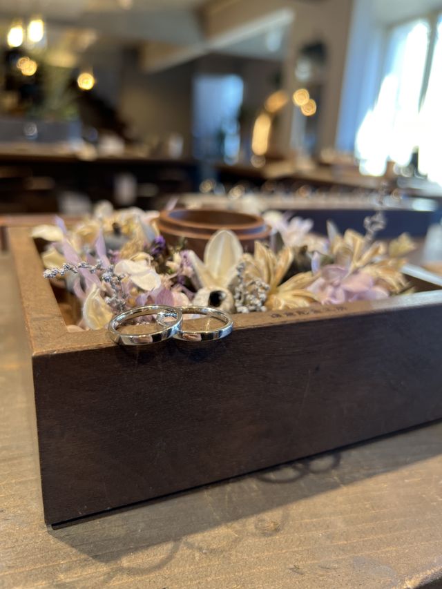 完成直後。プラチナのクリアなデザイン