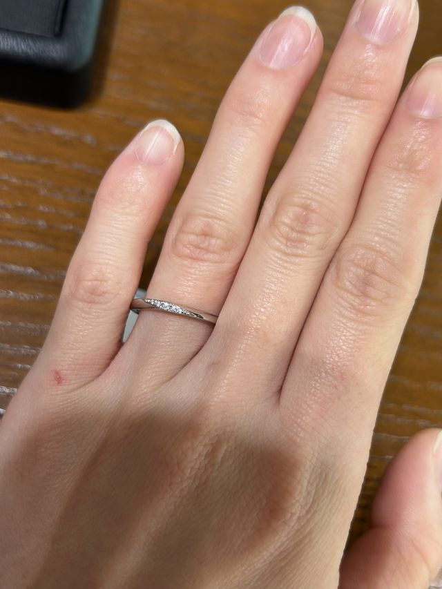 プラチナ、イエローゴールド、ピンクゴールドがあります。