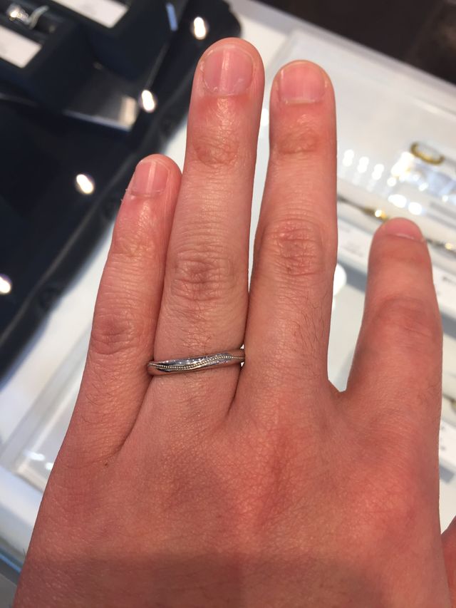 双子のダイヤモンドがついた指輪