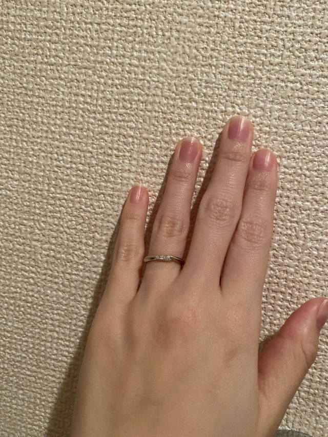 ダイヤモンドがキラキラしていて、つぶつぶが特徴的で可愛いです