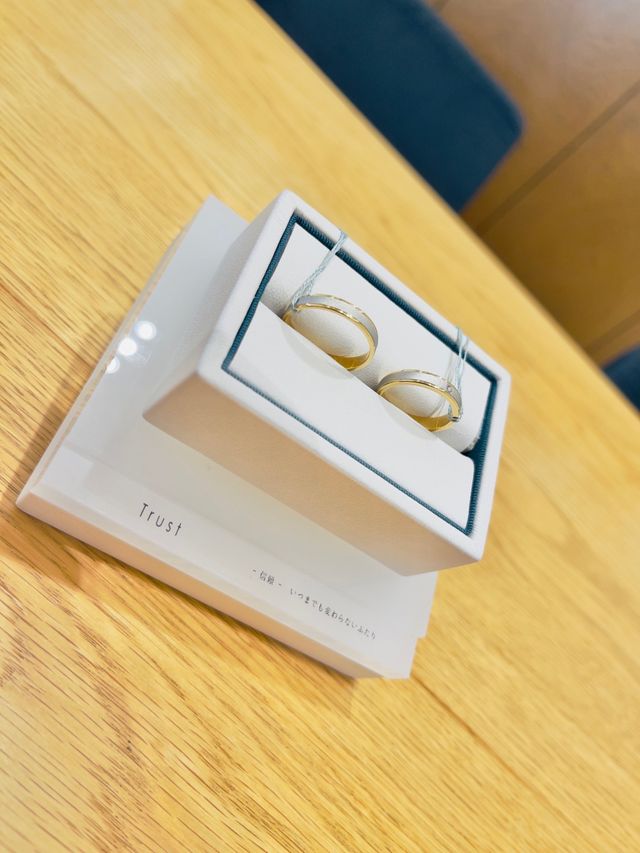 2人ともダイヤが小さく入っている指輪にしました。