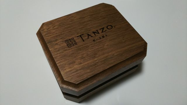 ケース：まるで宝箱。素敵。