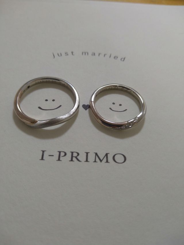 結婚指輪で購入。2色使いがお洒落で可愛いかった。