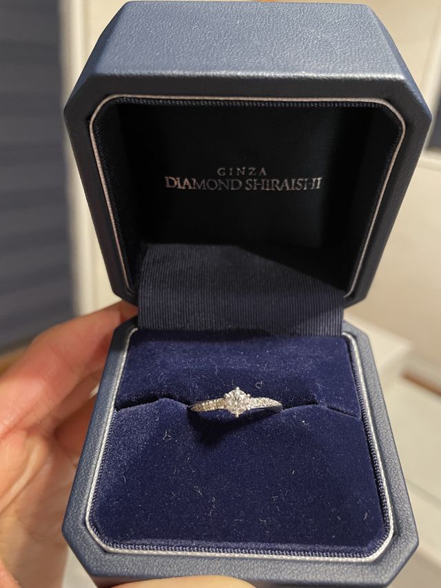 銀座ダイヤモンドの婚約指輪の写真です。