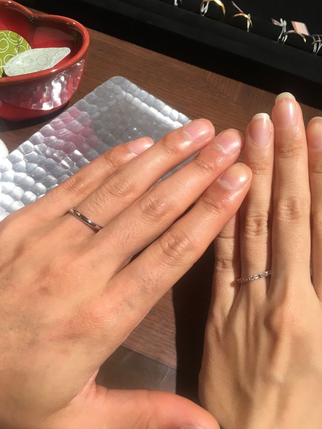 四角いダイヤが珍しいしとても華やかです