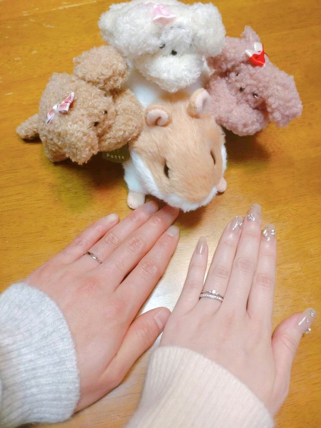 彼は華奢なねじりのデザイン、私はキラキラのハーフエタニティ♡