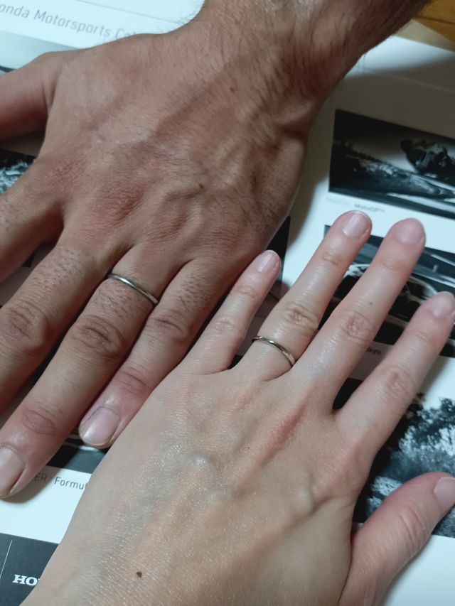 購入後に着用してみました。シンプルで気に入っています。