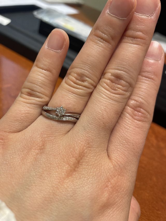 アニバーサリオとセットになっている結婚指輪との重ね付け