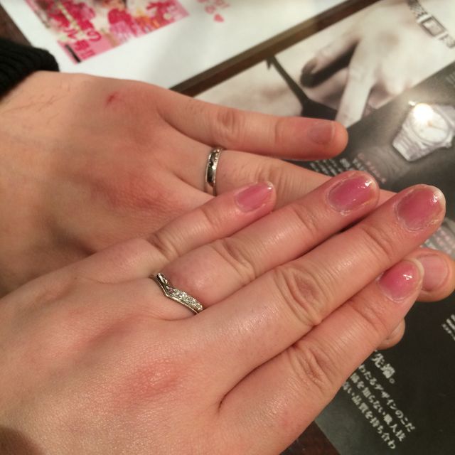 ピンクダイヤ、ブラックダイヤをお互い一石ずつ入れました。