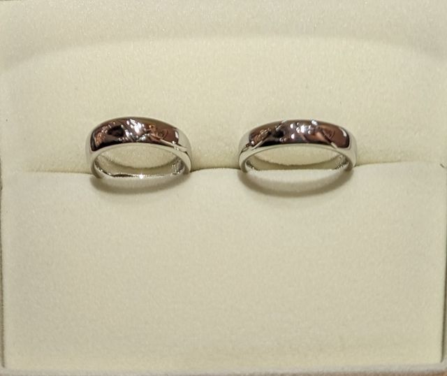 表面のデザインがオーダーメイド。彫り方はタガネ彫りです。