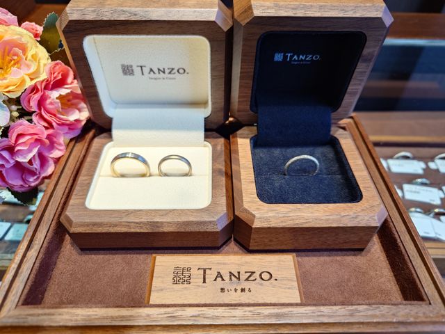 結婚指輪&記念ファッションリングです。胡桃の木箱も素敵です！