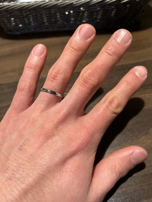 ユノーＲというシンプルなタイプの指輪です
