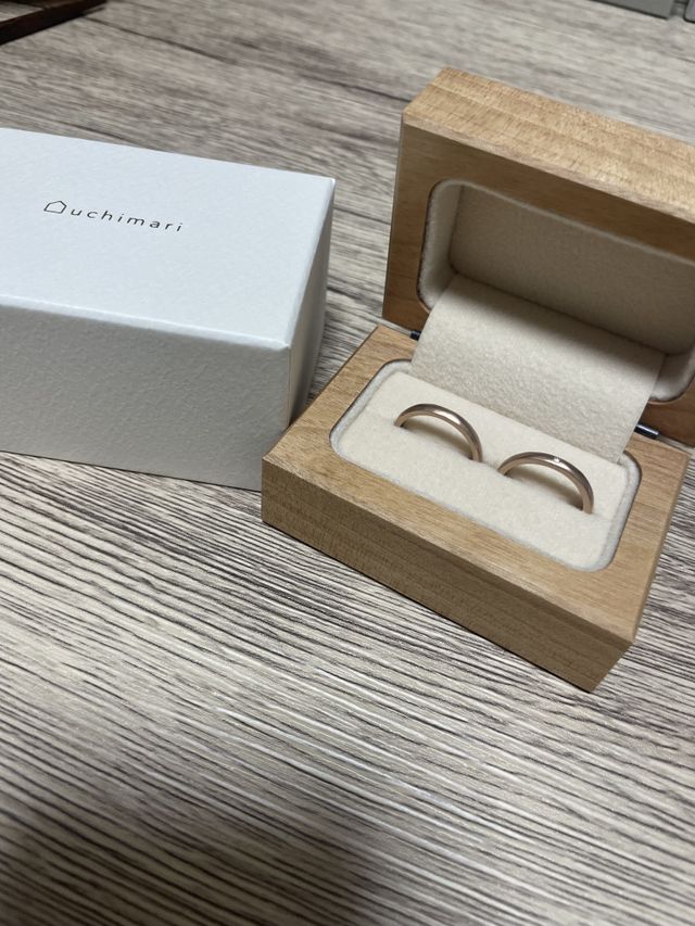 温かみのある木箱のケースもとても気に入ってます。
