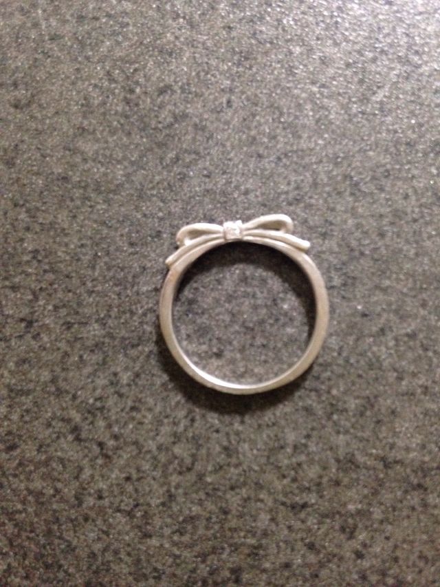 リボンモチーフでフェミニン