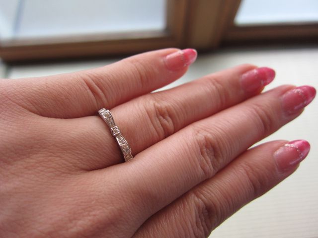 太目な指でも華奢に見えます