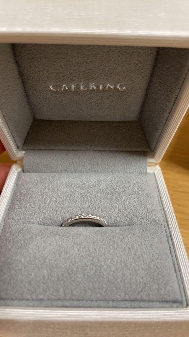 シンプルかつ、ダイヤモンドもちょうどよく散りばめられている