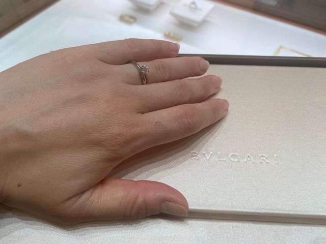 婚約指輪を試着しました。