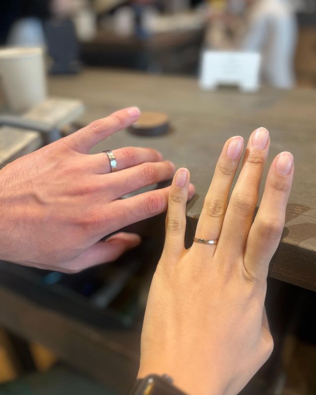 左　ホワイトゴールド4mm、右　ピンクゴールド2.5mm 