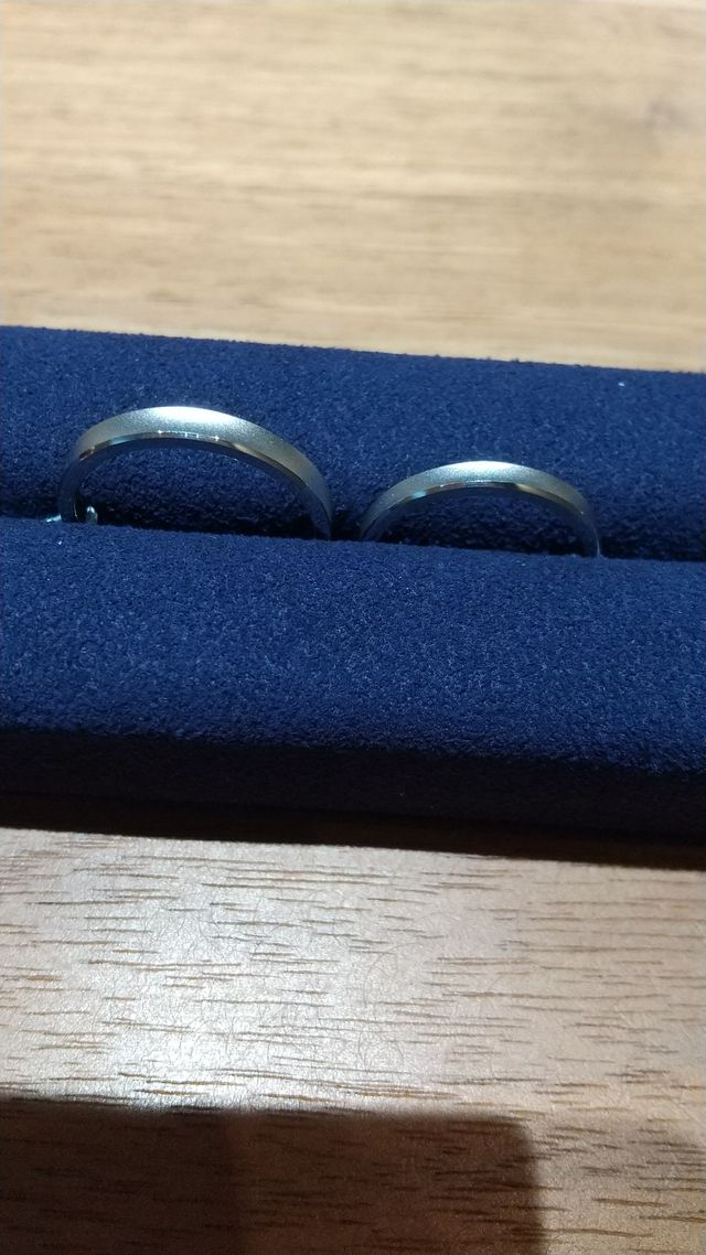 シンプルでマットな感じの指輪です