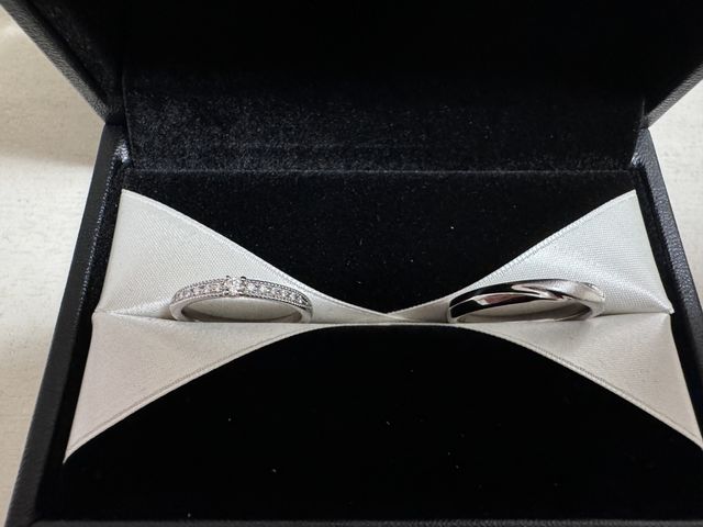 左側がサンドリヨンの指輪です。、