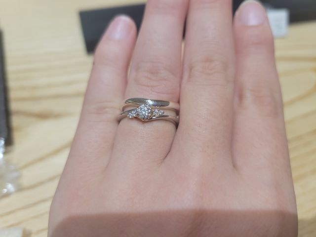 上にあるものがこの指輪です