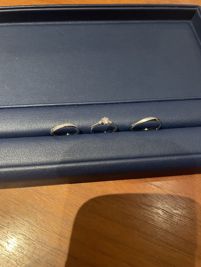 結婚指輪と婚約指輪です。全てダイヤモンドシライシで購入。