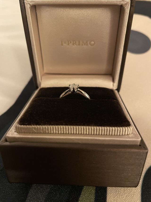 ホテルにてプロポーズ後に撮影したものです