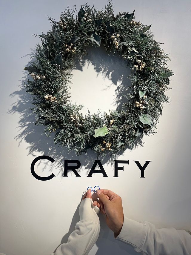 ロウを削り、その形通りに金属を流して作られるそうです。