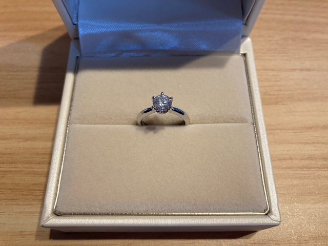 婚約指輪です。