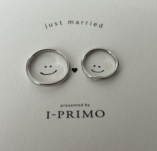 どちらも少しウェーブがかかっており、指にフィットします。