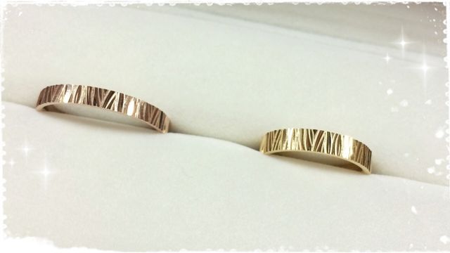 指輪全周にゼブラの彫刻+.*。