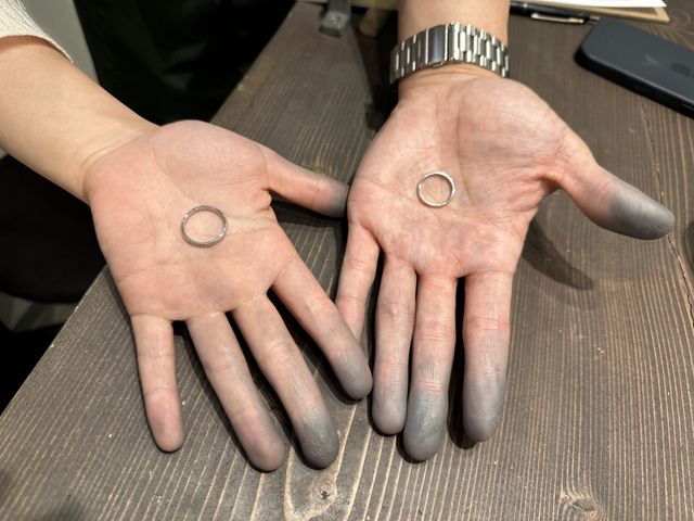 2人で一生懸命手を込めた証に手が真っ黒に♡