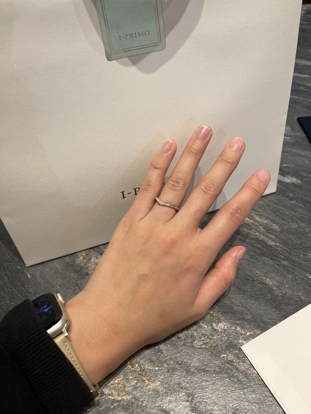 ダイヤがたくさんついててとても可愛いです！形もお気に入りです