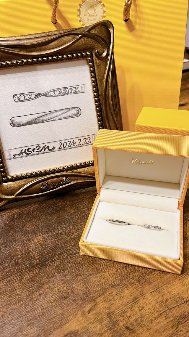 指輪とデザイン画、両方とも気に入っています