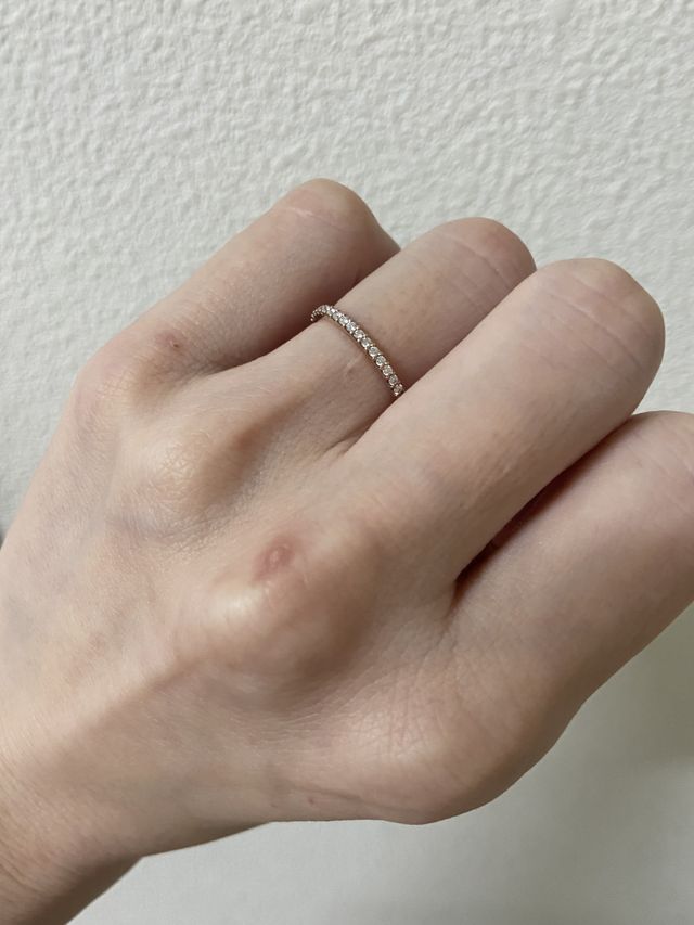 シンプルなデザインでピンクゴールドの指輪です。