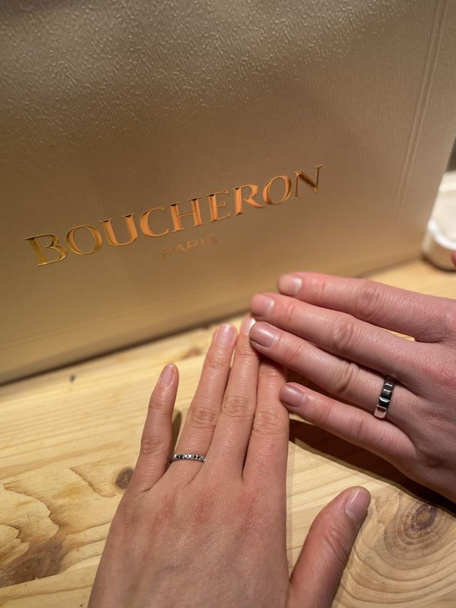 ブシュロンから指輪が届いたその日に夫婦で着用したもの。