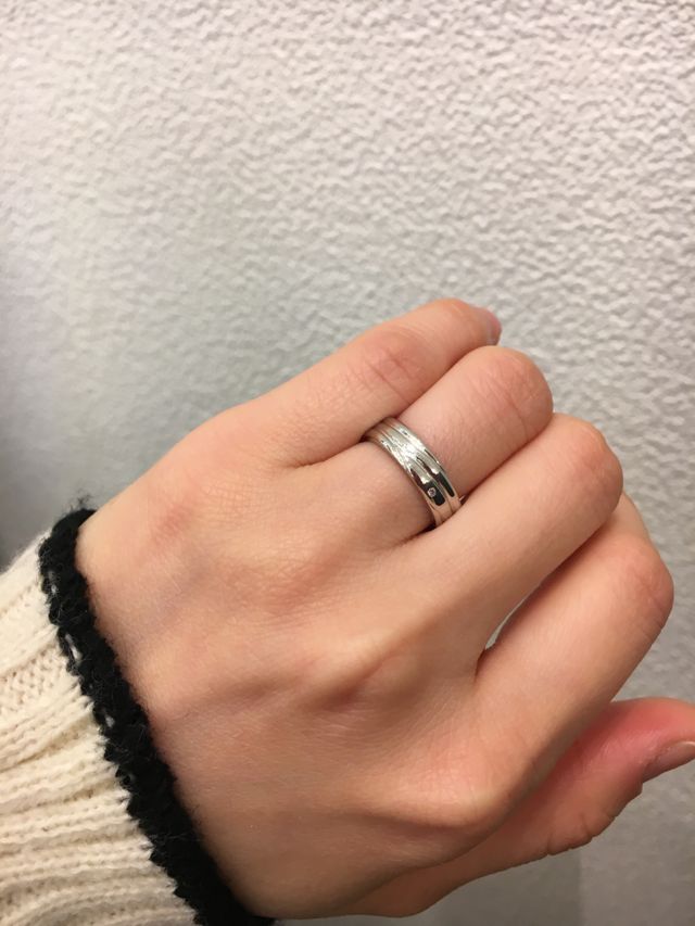 さりげなくピンクダイヤをいれてます。