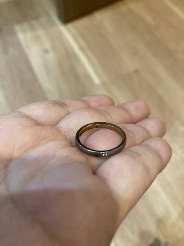 内側に鮮やかなカラーがありオシャレで気に入ってます。