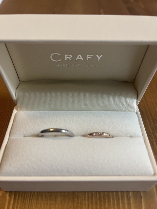 お互い気に入った指輪を選び、互いの指輪を手作りで作りました。