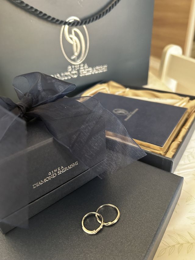 受け取った際に撮った写真です。
指輪だけでなく箱も素敵でした