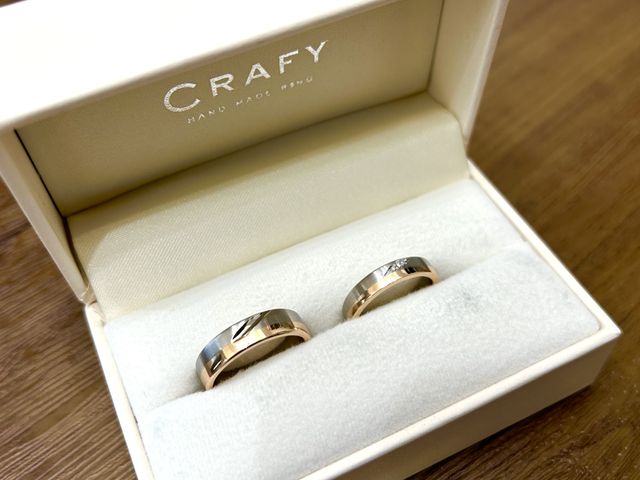 上下２色 上部ライン 女性側ダイヤをラインに沿って入れてます